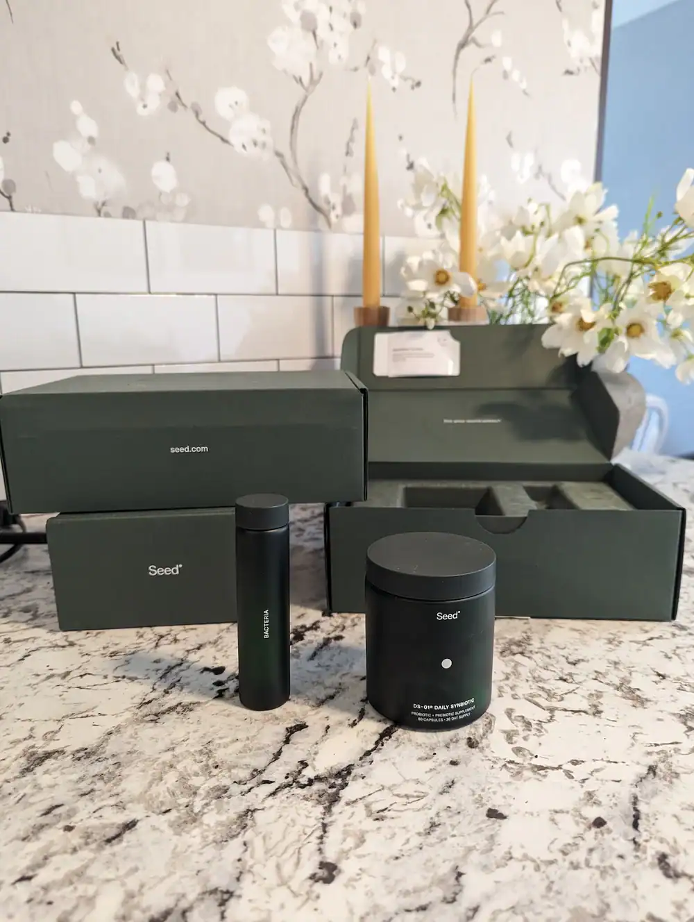 Seed DS-01 welcome kit with its glass jar and travel vial.