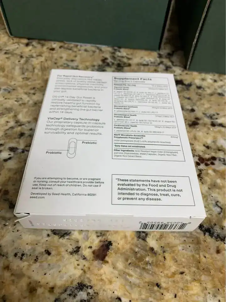 A detailed look at the Seed DS-01 Daily Synbiotic, showcasing its premium packaging.