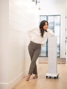 a woman using her orion pro 900 2.0 review to use red light therapy devices in canada