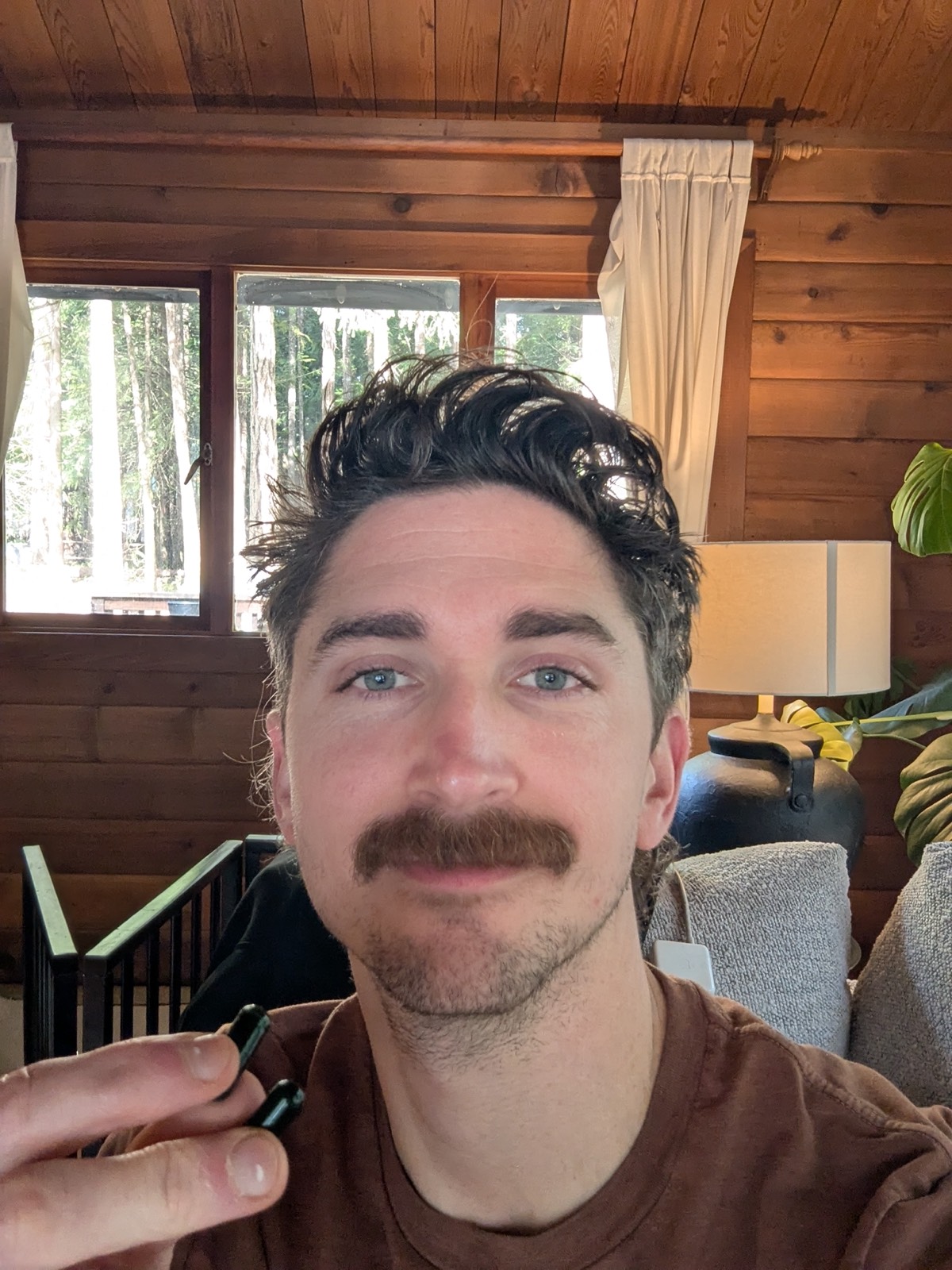 daryl holding the seed probiotic capsules in his hand 