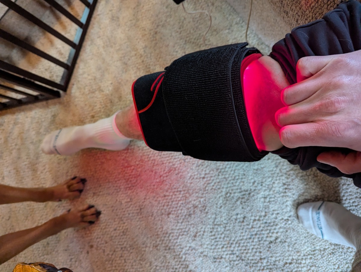 daryl wearing the infraredi joint wrap on his knee