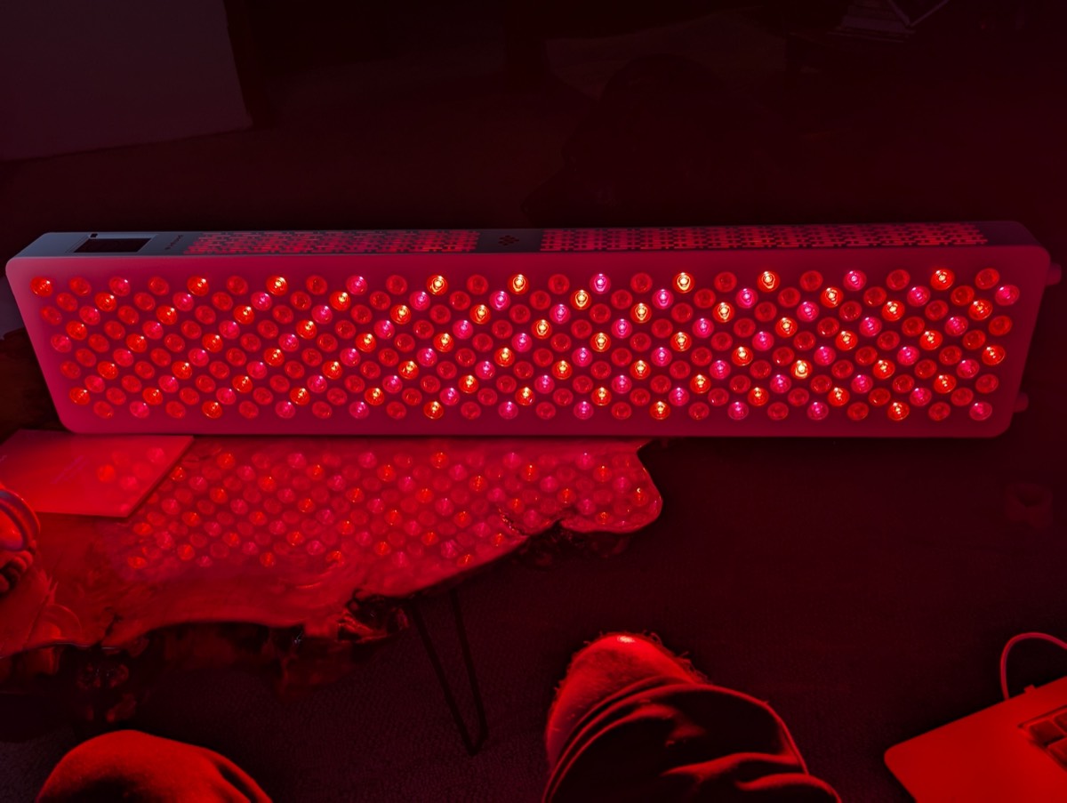 (infraredi) red light therapy panel in canada turned on and shining on my knee