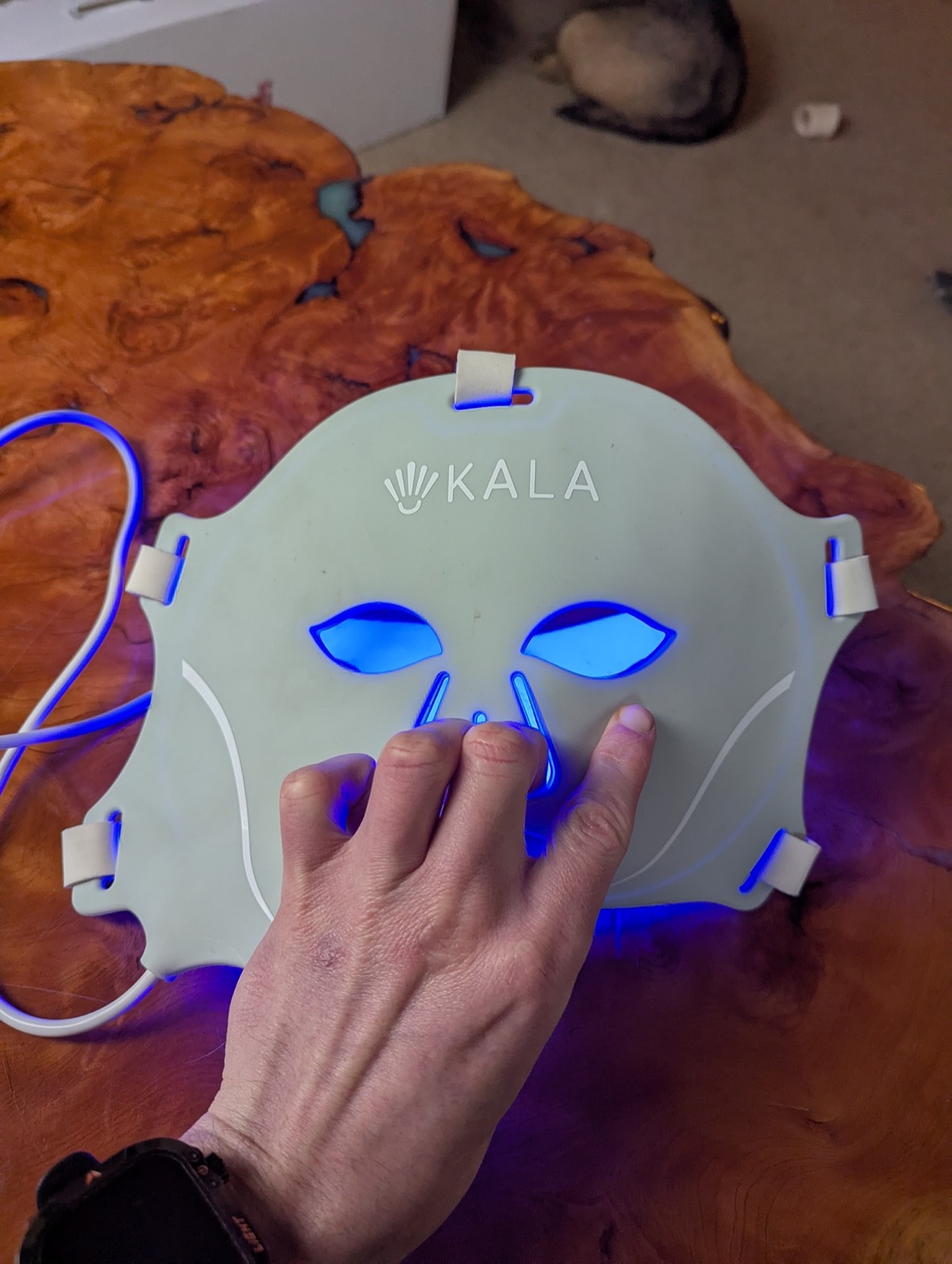 kala blue light red light mask