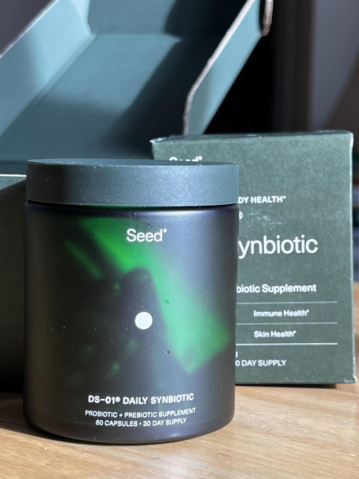 Comparing Seed vs Ritual for acne and skin health with a side-by-side view of the premium probiotics.