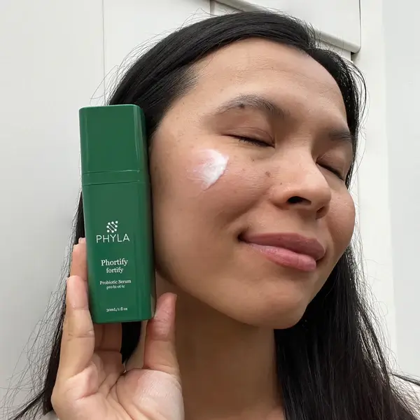 a board certified dermatoligist talking about the skin barrier and how a salicylic acid moisturizer is a the best moisturizer for proper skin care routine that has an oil free formula